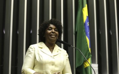 Benedita defende novo pacto democrático com liberdade para Lula