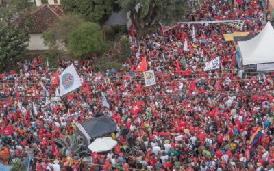 Pelo legado de Lula e sua liberdade, milhares marcham em Curitiba