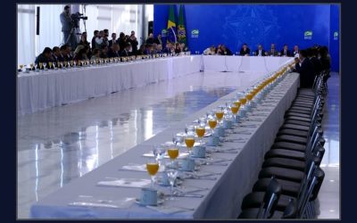 Bolsonaro convida bancada nordestina para café da manhã, quase ninguém aparece e sobraram laranjadas