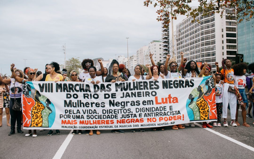 Marcha das Mulheres Negras lota orla de Copacabana no último domingo